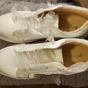 Betsy Johnson white bridal flat shoes size 8.5